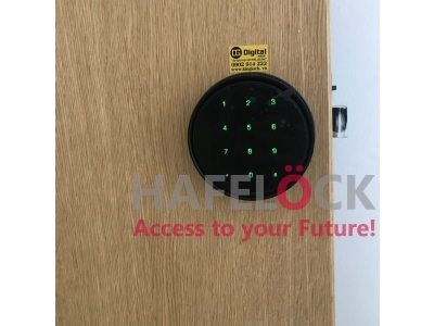 Cửa Sắt Chung Cư Lắp Khóa Điện Tử Kết Nối Điện Thoại