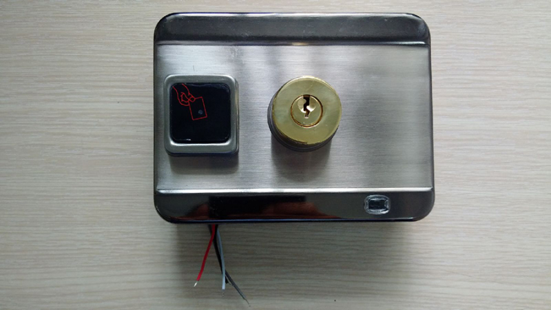 Hướng dẫn bạn một số kinh nghiệm chọn mua khoá điện tử cho cổng sắt