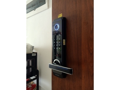 Lắp đặt khóa điện tử vân tay Schlage S-6500F của Mỹ tại Hạ Long Quảng Ninh