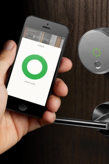 Ổ khóa 'thần kì' mở cửa nhà từ xa bằng điện thoại thông minh smartphone