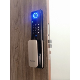 So sánh khoá thẻ từ và khoá vân tay